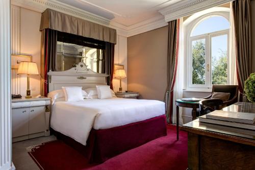 Hotel Regency - Small Luxury Hotels of the World - Hotel Overview and Location