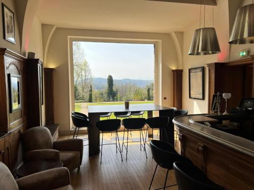 Hotel Villa Navarre - Impressive 18th-Century Building