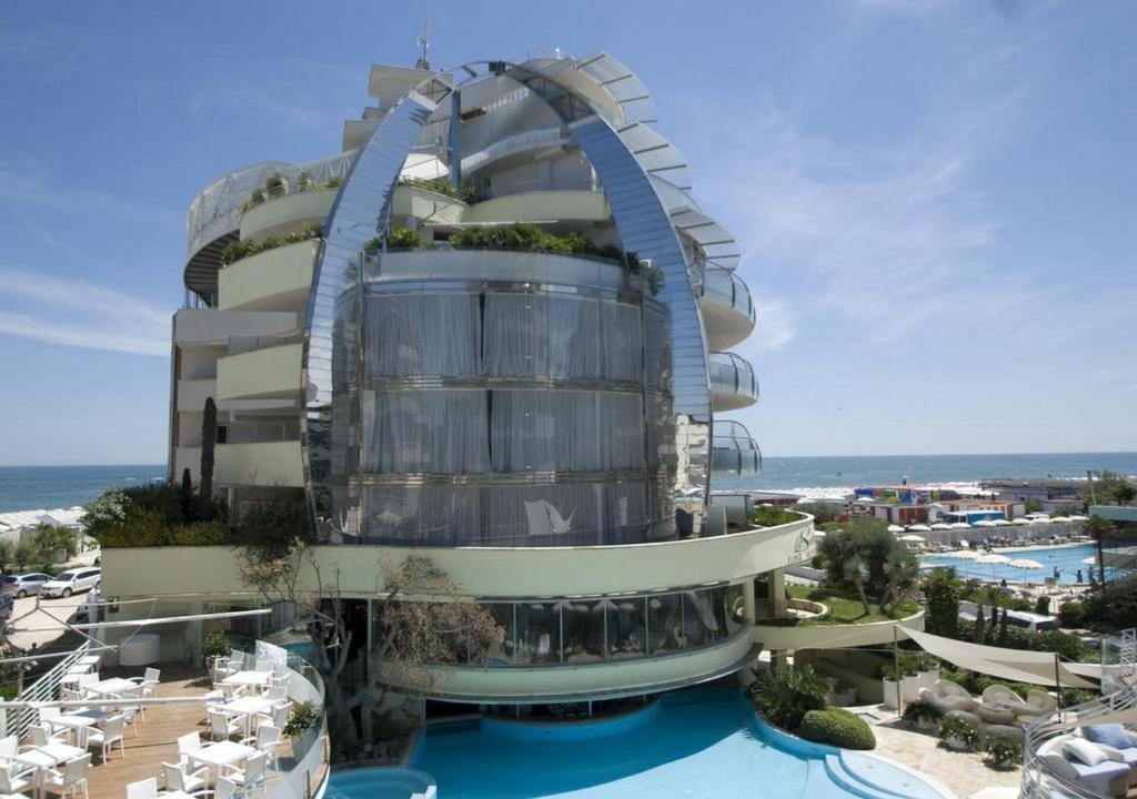 Hotel Waldorf- Premier Resort Review