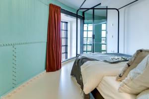 Hotel Watertoren West - Location and Surroundings