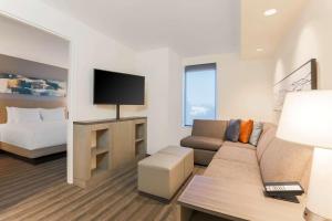 Hyatt House Davis - Accommodation and Facilities