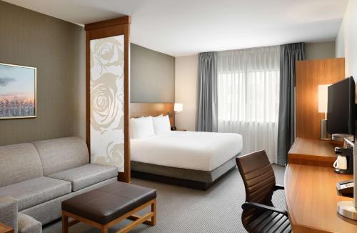 Hyatt Place Pasadena - Convenient Amenities