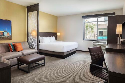 Hyatt Place Santa Cruz - Hotel Overview