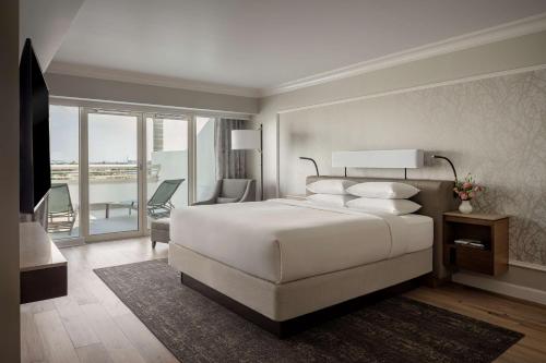 Hyatt Regency Orlando International Airport Hotel - Hotel Overview and Location