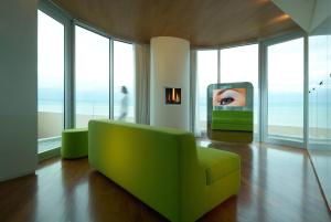 I-Suite Hotel - Hotel Overview and Location