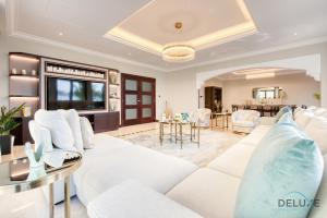 Immaculate 4BR Villa With Assistant Room and Private Pool at Frond O Palm Jumeirah by Deluxe Holiday Homes - Luxurious Villa Amenities