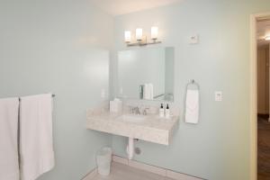 Inn At Moss Landing Point - Hotel Overview