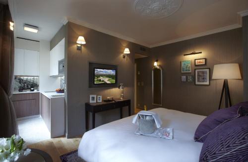 La Clef Louvre Paris by The Crest Collection - Exceptional Location Overlooking Landmarks
