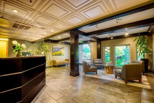 La Cuesta Inn - Hotel Overview
