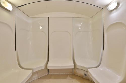 Landmark Summit Hotel - Amenities and Facilities