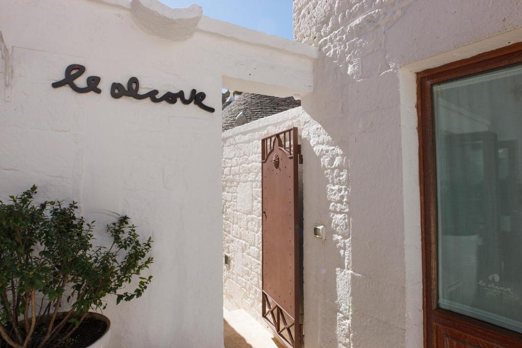 Le Alcove – Luxury Hotel in the Trulli Review