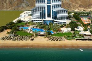 Le Meridien Al Aqah Beach Resort - Location and Accessibility
