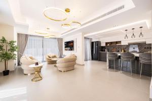 Luxurious Villa, Private Pool and Garden, Dubai - Property Overview