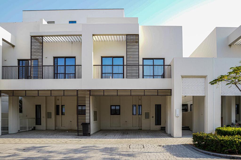 Luxury Villa by the Sea Review