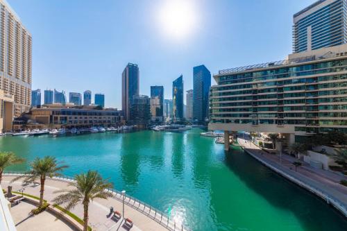 Maison Privee - Stunning 3-Floor Villa With Kids Room & Rooftop Terrace Over Dubai Marina - Overview of Maison Privee