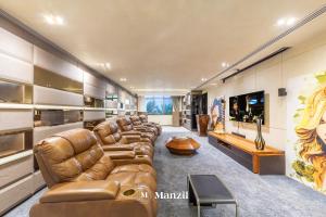 Manzil - Ultra Luxury 6BR Signature Villa With Pool, Theatre and Beach Access in Palm Jumeirah - Stunning 6BR Villa in Palm Jumeirah
