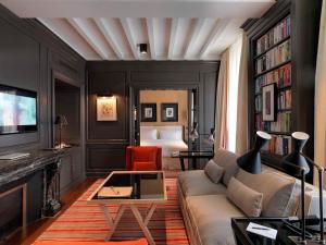 MARQUIS Faubourg Saint-Honoré Relais & Châteaux - Luxurious Suites and Amenities