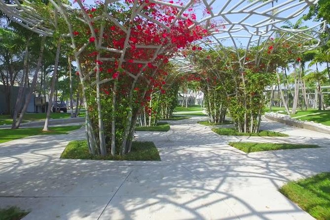 Miami Beach: Transcending Mall