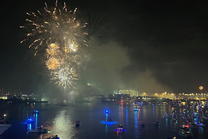 Miami July 4 Nightclub on Water With the Biscayne Bay Fireworks