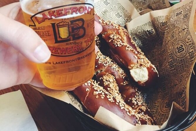 Milwaukee : Best Street Food Private Tour With A Local Guide - Explore Milwaukees Culinary Scene