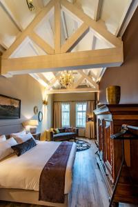 Mondragon - Hotel Overview
