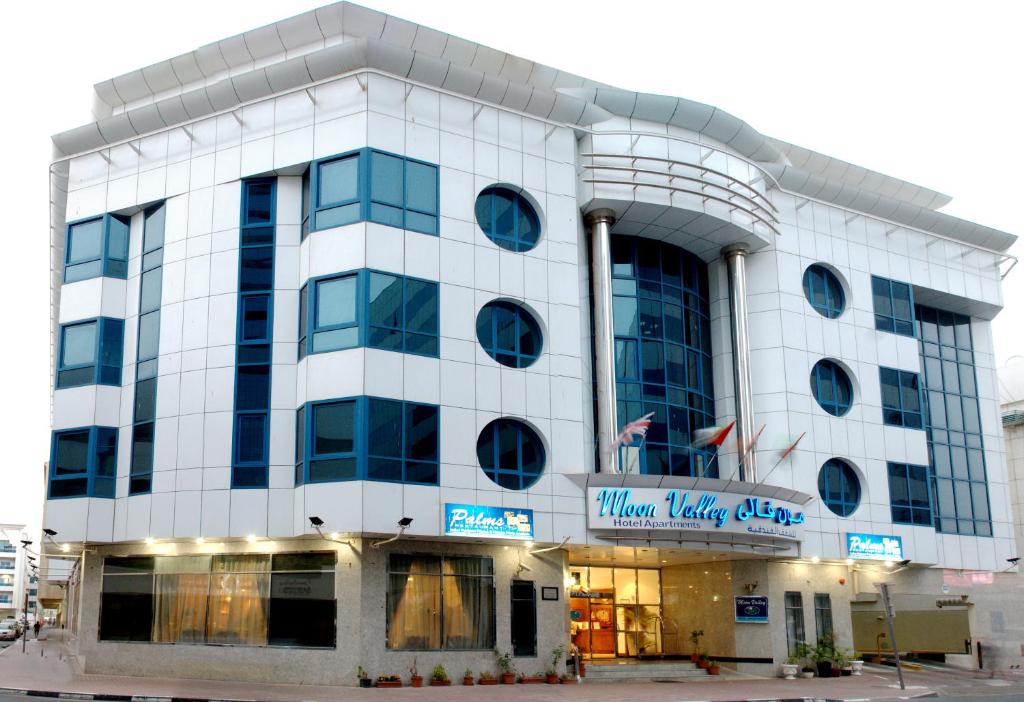 Moon Valley Hotel Apartment - Bur Dubai, Burjuman - Location and Surroundings