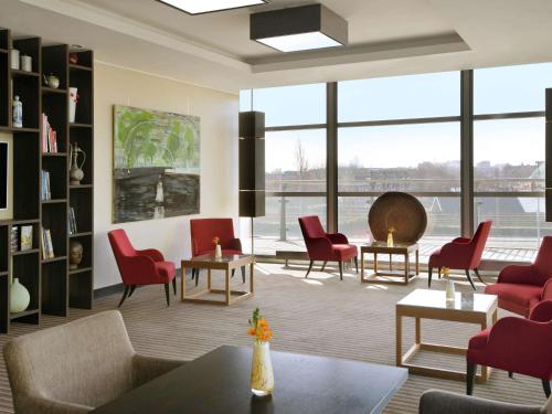Mövenpick Hotel Amsterdam City Centre - Hotel Location and Transportation