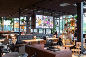 Moxy Amsterdam Schiphol Airport - Facilities and Services Offered