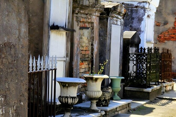 New Orleans French Quarter Private Walking Tour With a Guide - The French Quarters Magnetic Charm