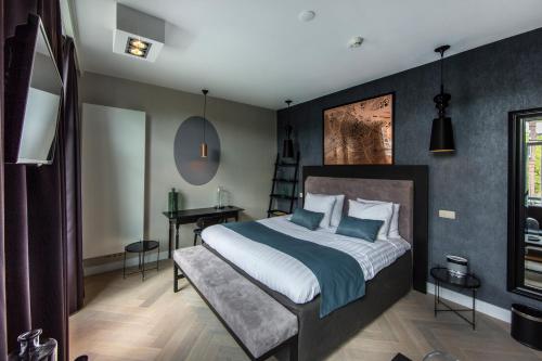 No. 377 House - Hotel Overview and Location