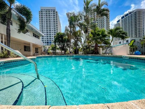 North Beach Hotel - Hotel Overview and Location