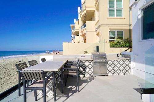 Ocean Villas Beach Front - Location and Surroundings