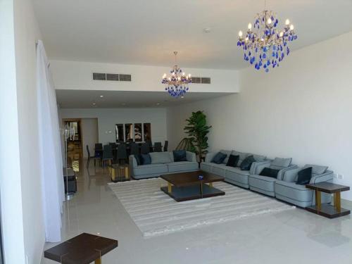 Oceanfront Villa 5 BR Private Pool Seaview - Al Dana Island Fujairah - Property Overview