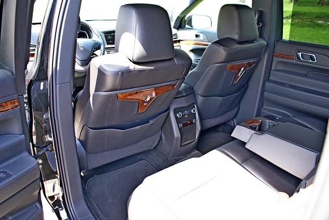 One-Way Private Meet and Greet Midway Airport Transfer by Sedan