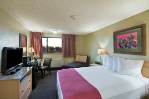 Oxford Suites Lancaster - Hotel Overview