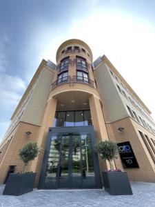 OZO Hotels Antares Airport - Amenities and Services