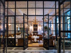 Palazzo Parigi Hotel & Grand Spa - LHW - Hotel Overview and Location