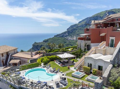 Palazzo Pascal - Hotel Overview and Location