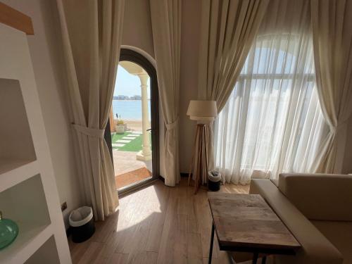 Palm Jumeirah Party Villas Private Beach Review