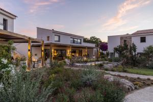 Paradise House - Hotel Overview
