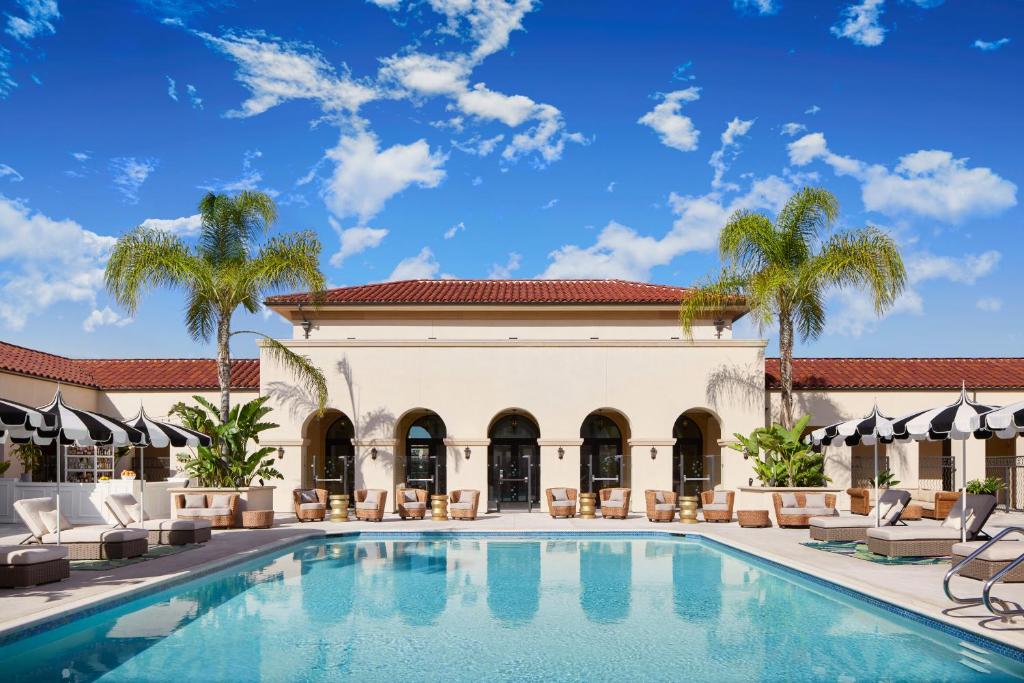 Pasadena Hotel & Pool - Hotel Overview