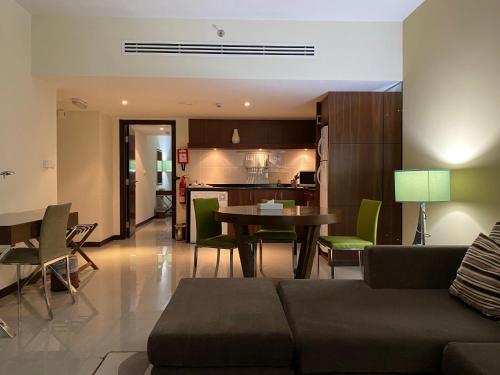 Phoenix Plaza Hotel Apartments - Location and Proximity