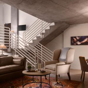 Plaza La Reina - Hotel Overview and Location
