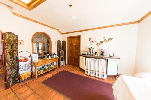 Posada De San Juan - Location and Surroundings