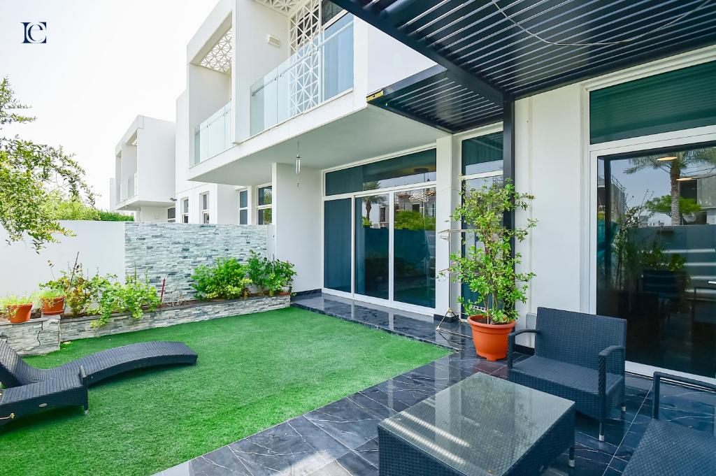 Private Villa With 3bedroom Plus Maids – Mudon – Min Stay 7days Review