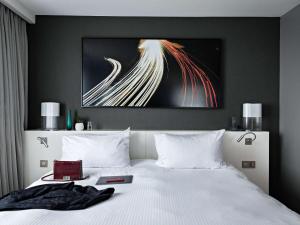 Pullman Paris La Défense - Convenient Location and Accessibility
