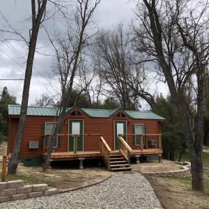 Queens Inn By The River - Location and Proximity