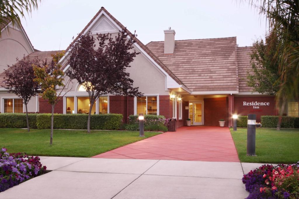 Residence Inn by Marriott Salinas Monterey - Hotel Overview