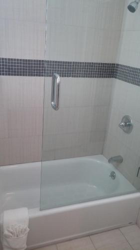 Rio Vista Inn & Suites Santa Cruz - Location and Accessibility