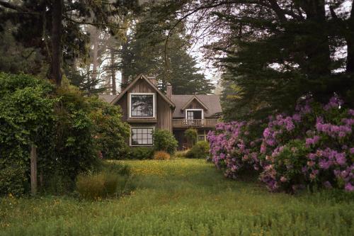 SCP Mendocino Inn and Farm - Picturesque Coastal Retreat